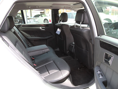 E350ワゴン 後席